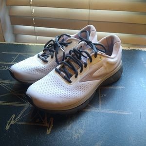Brooks Trace 1 Running Shoes | Size 8 | Worn Once